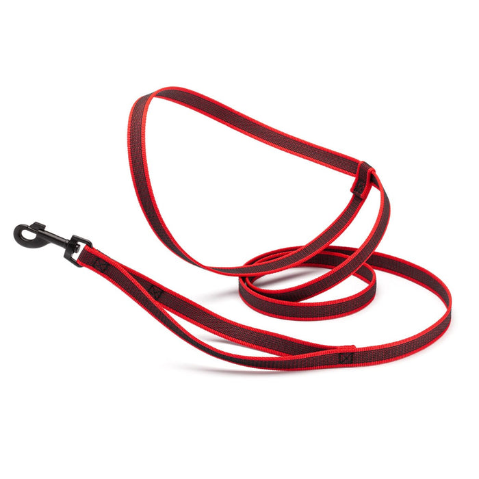 Red rubberized nylon dog leash, multifunctional, with hands-free option and black snap hook